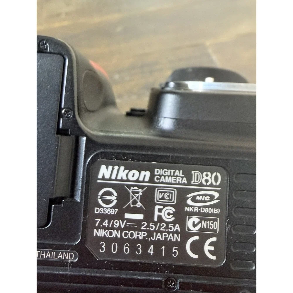 Nikon D80 10.2MP DSLR Digital Camera Body ERR + 3 Batteries With Charger + Bag